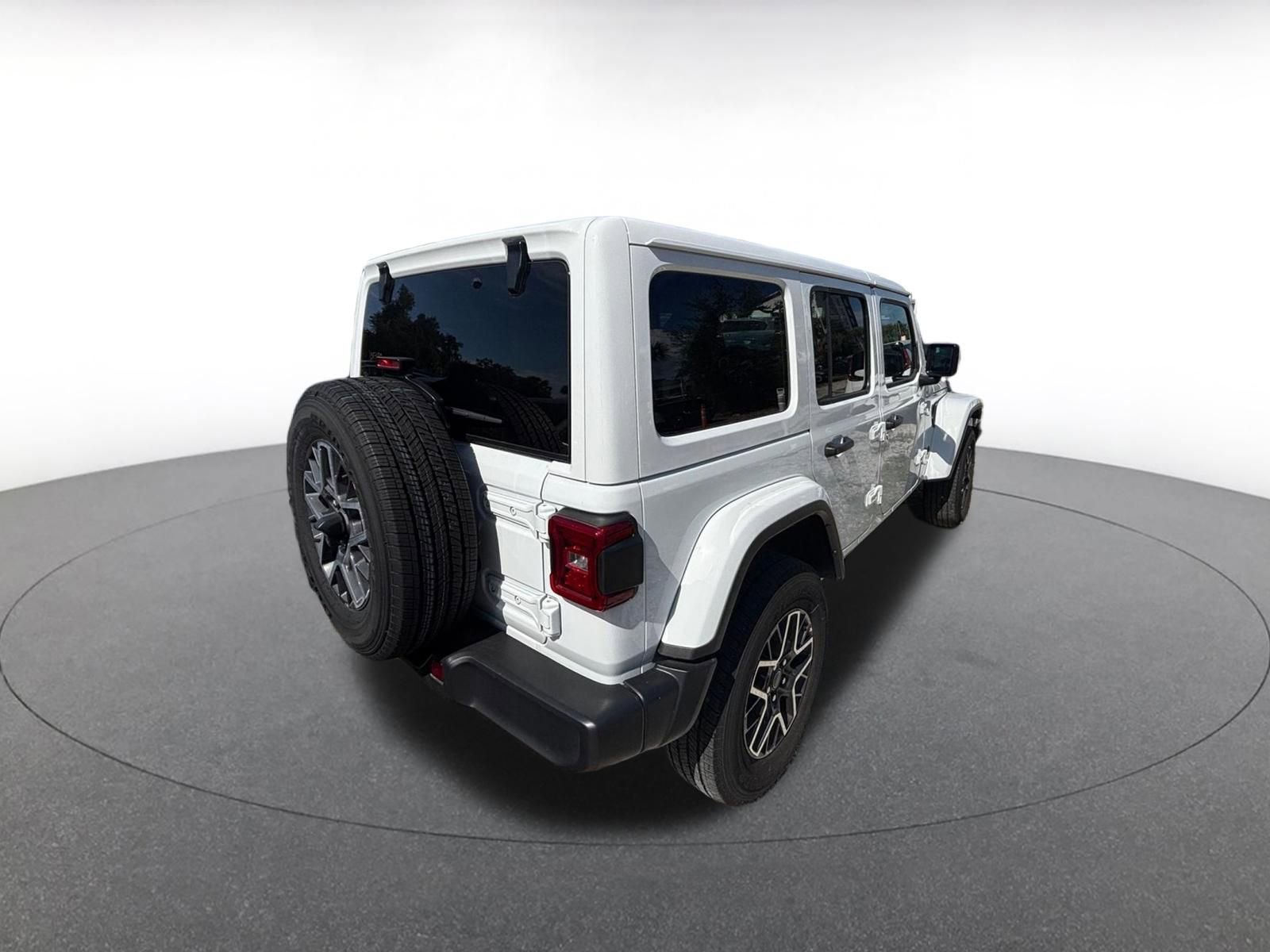Used 2025 Jeep Wrangler Unlimited Sahara AWD/4WD image 7