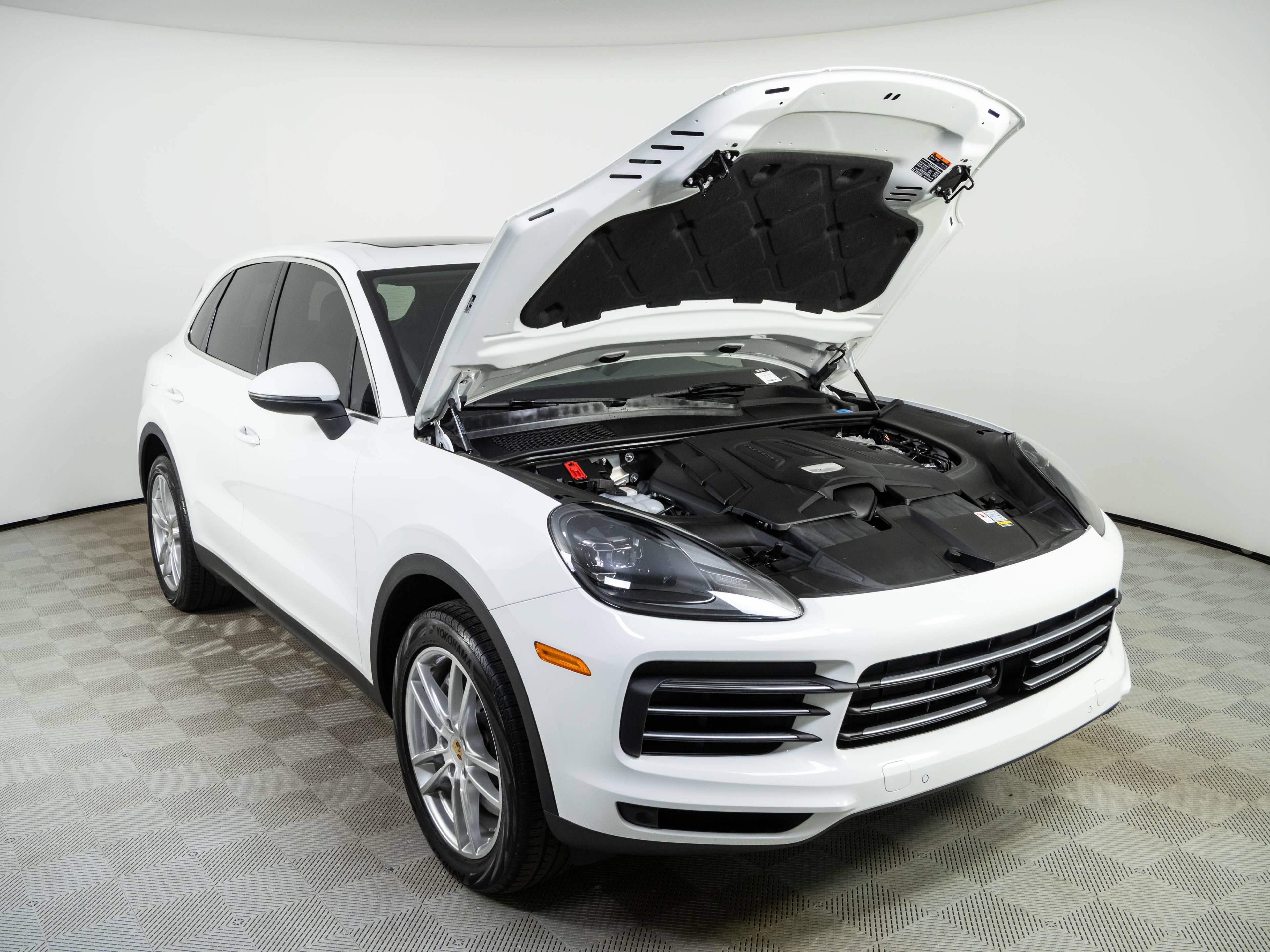 Certified 2023 Porsche Cayenne AWD/4WD image 33