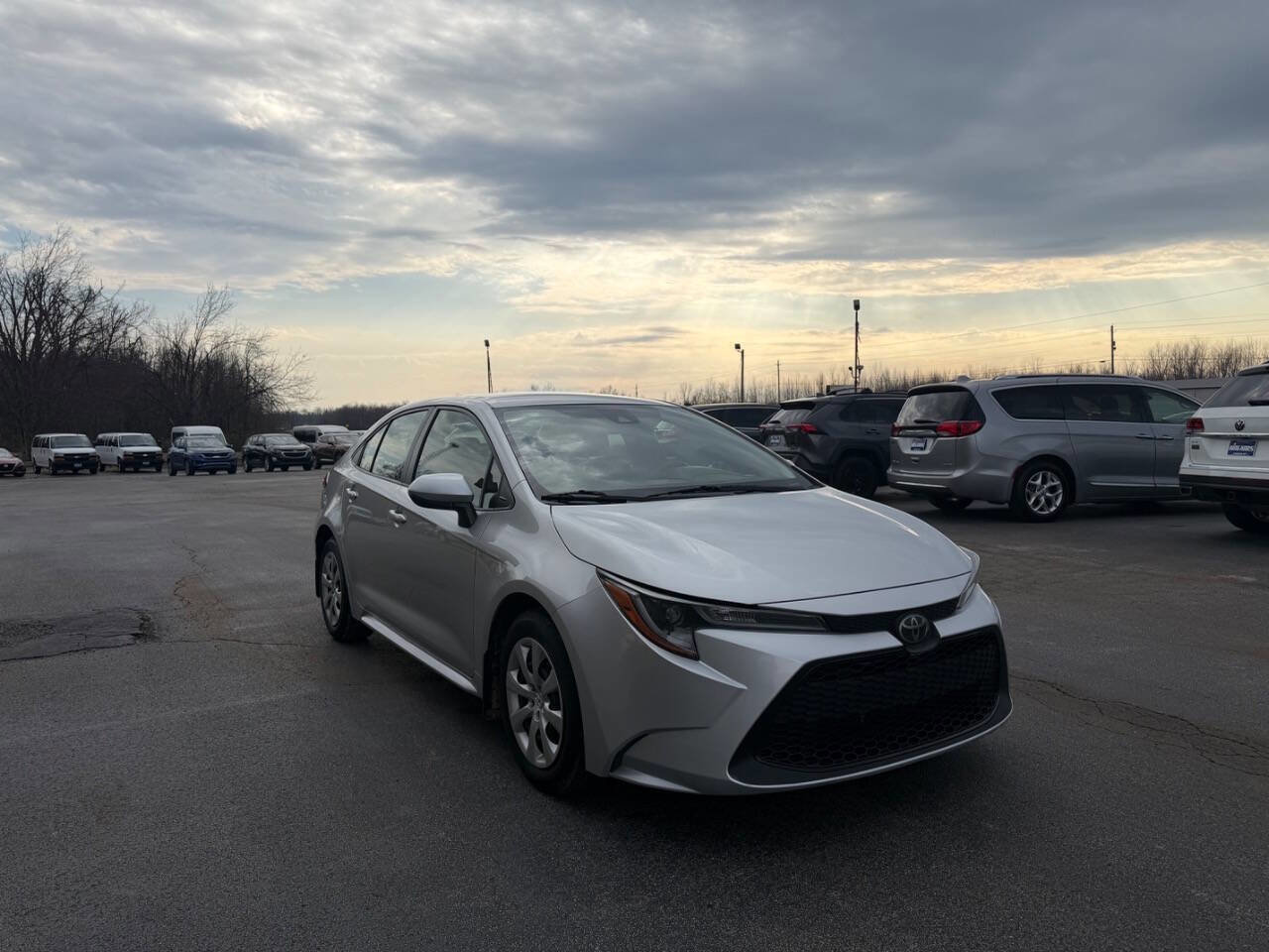 Used 2020 Toyota Corolla LE FWD image 4