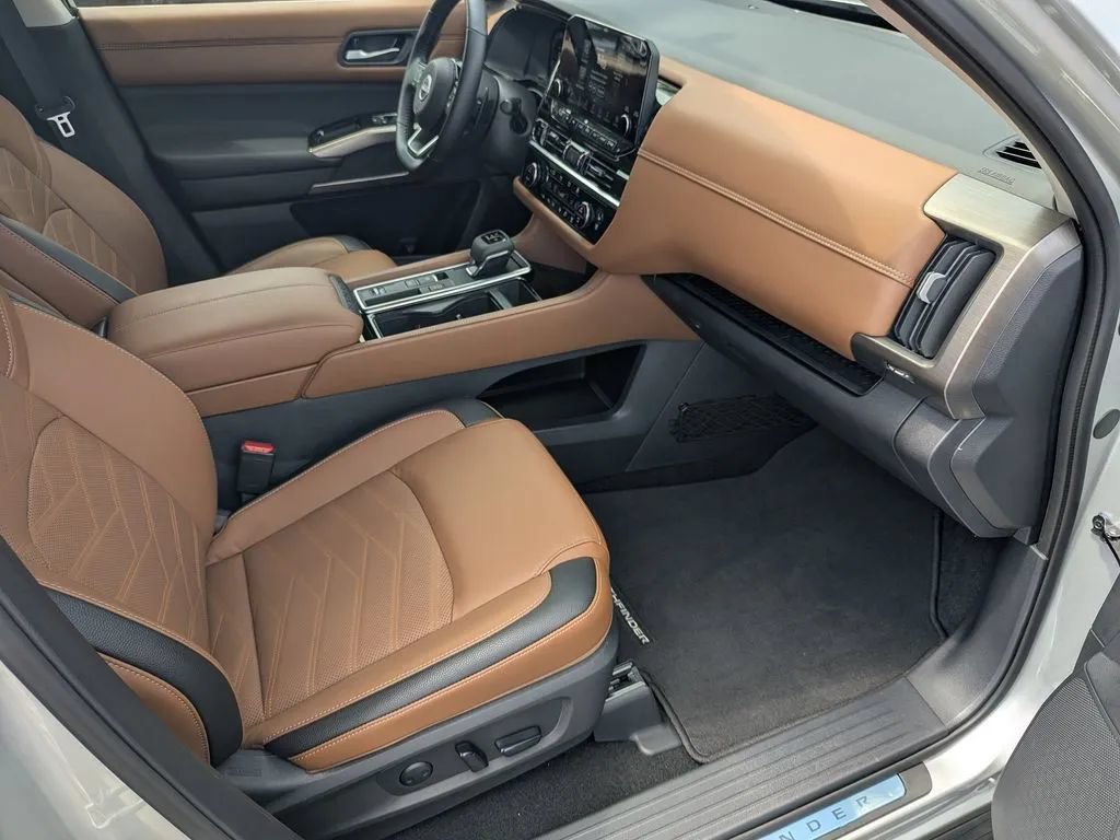 Certified 2025 Nissan Pathfinder Platinum w/ Cargo Package FWD image 12