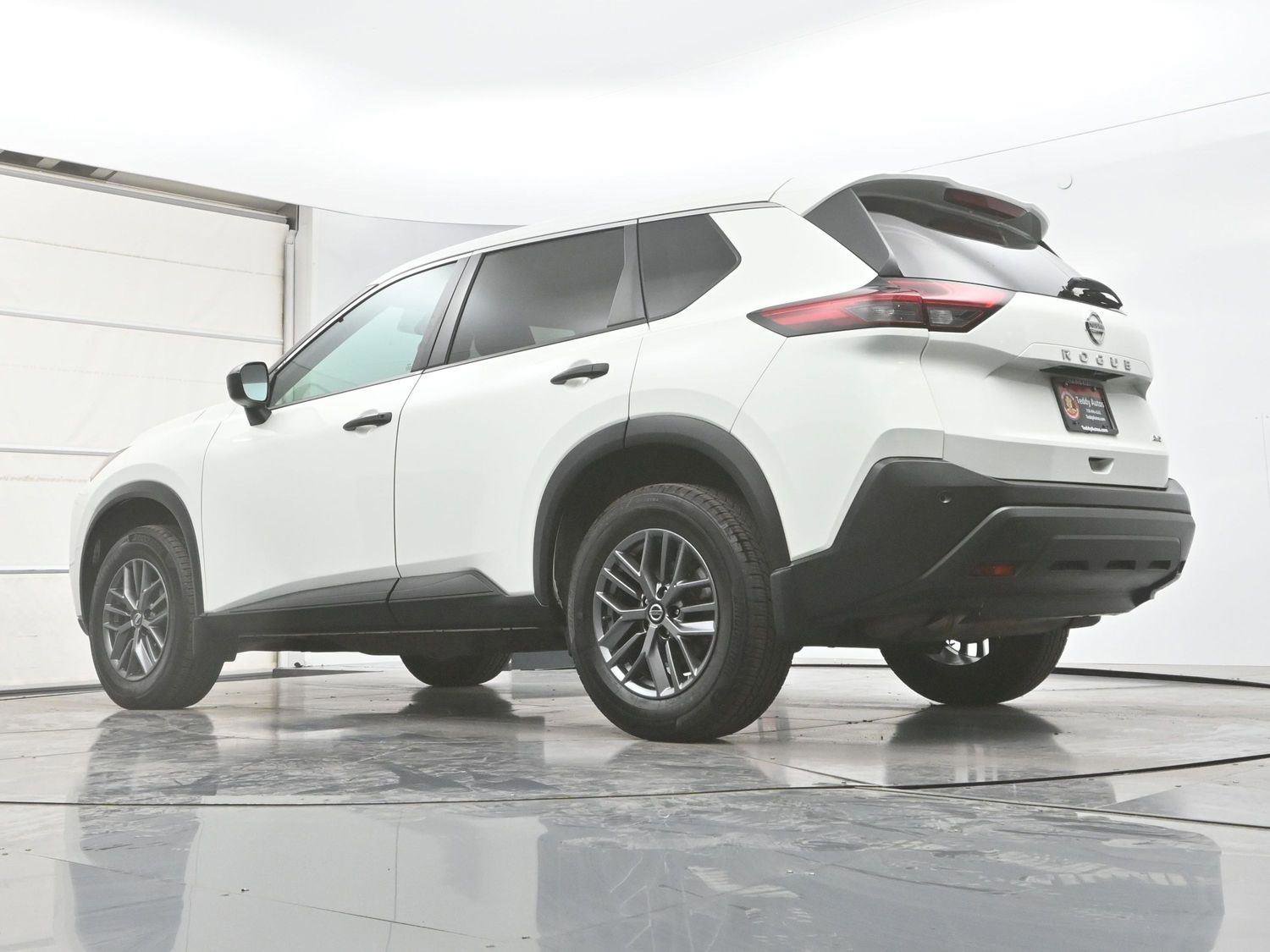 Used 2021 Nissan Rogue S AWD/4WD image 31