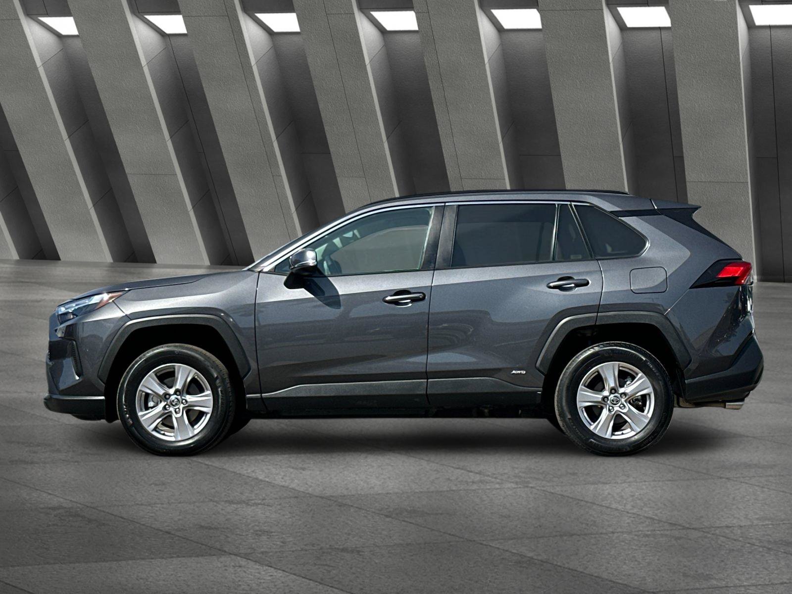 Used 2025 Toyota RAV4 XLE AWD/4WD image 7