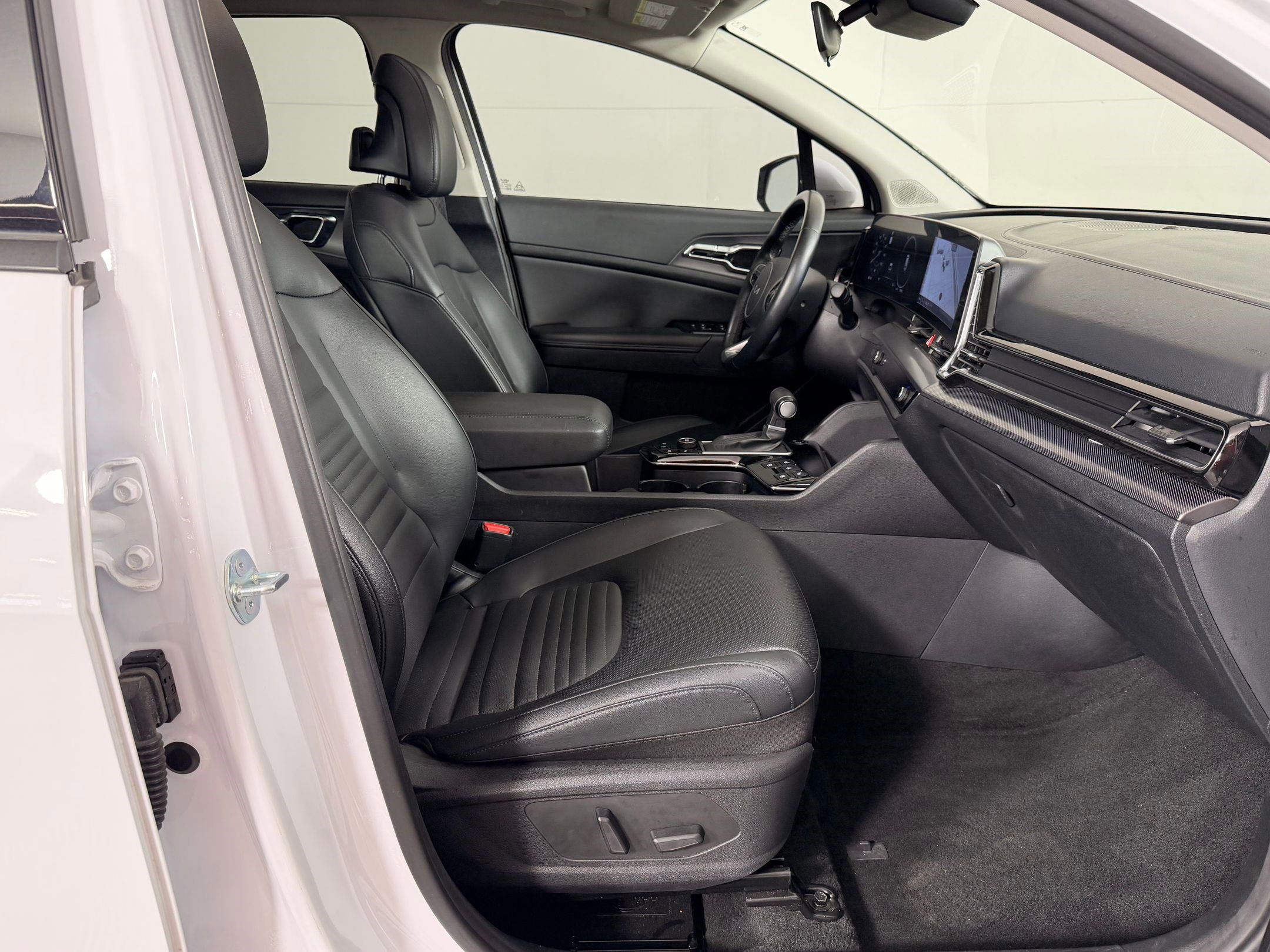 Used 2024 Kia Sportage SX image 31