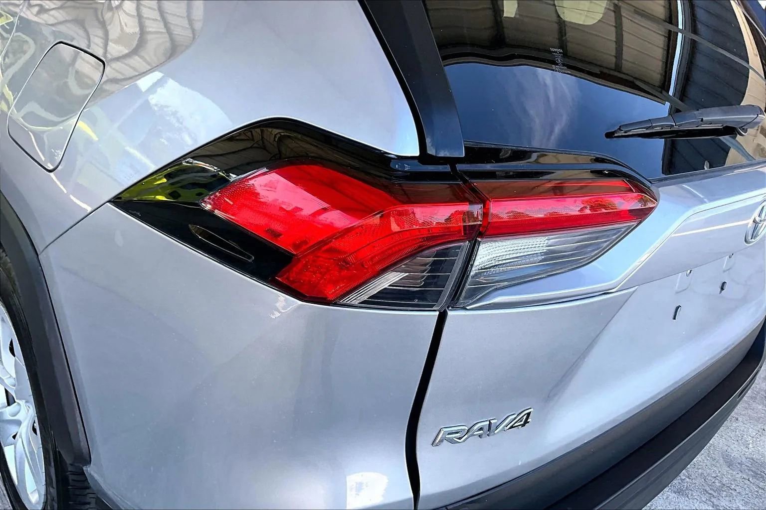 Used 2019 Toyota RAV4 LE image 20