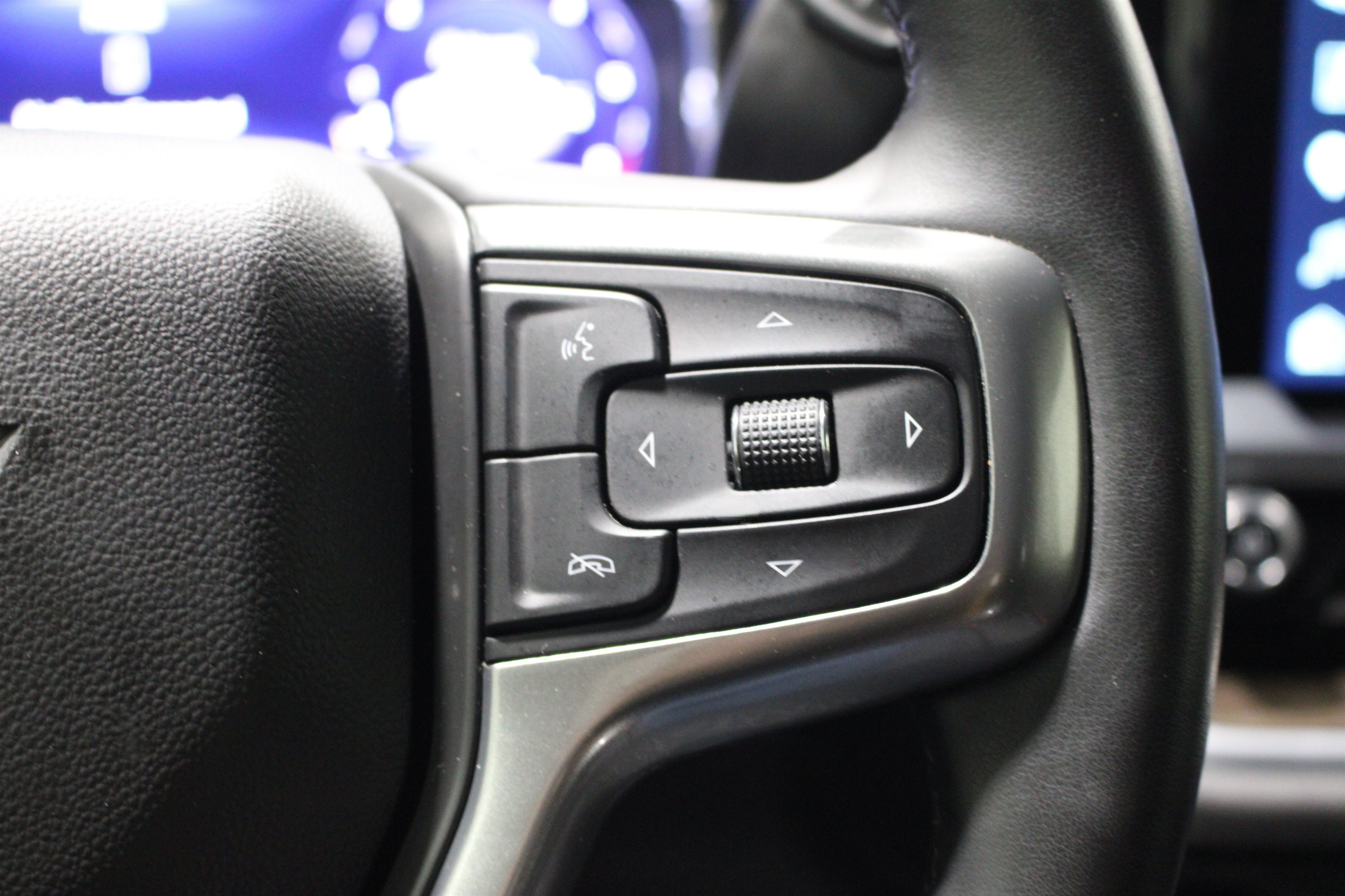 Used 2025 Chevrolet Silverado 1500 LT AWD/4WD image 13