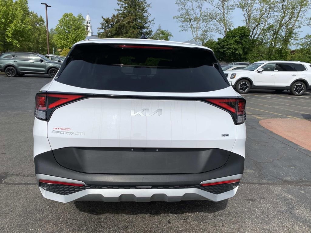 Used 2024 Kia Sportage EX AWD/4WD image 4