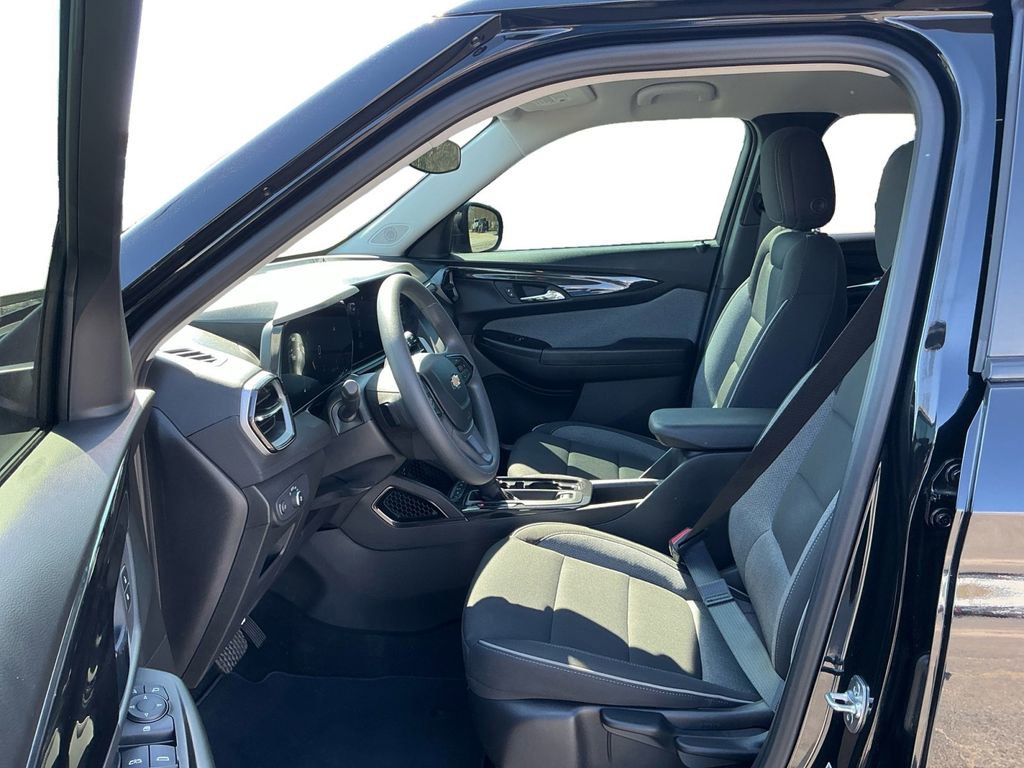 Used 2025 Chevrolet TrailBlazer LT image 14