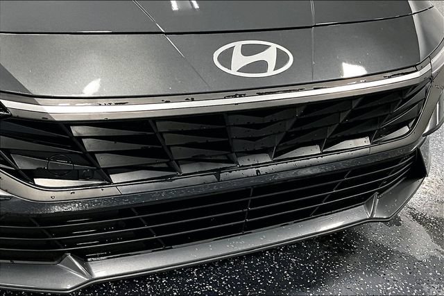 Used 2025 Hyundai Elantra SE FWD image 28