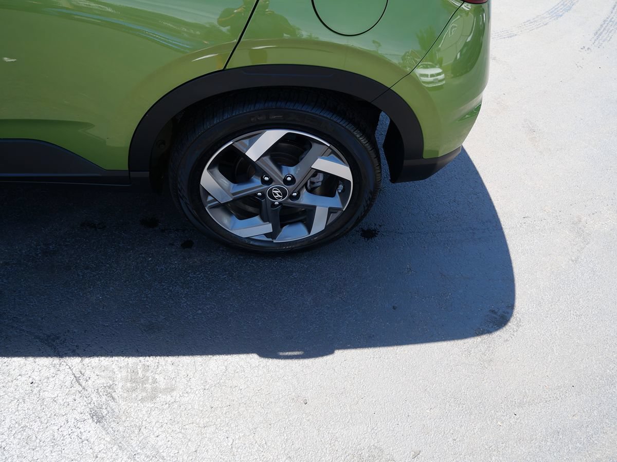 Used 2024 Hyundai Venue SEL FWD image 35