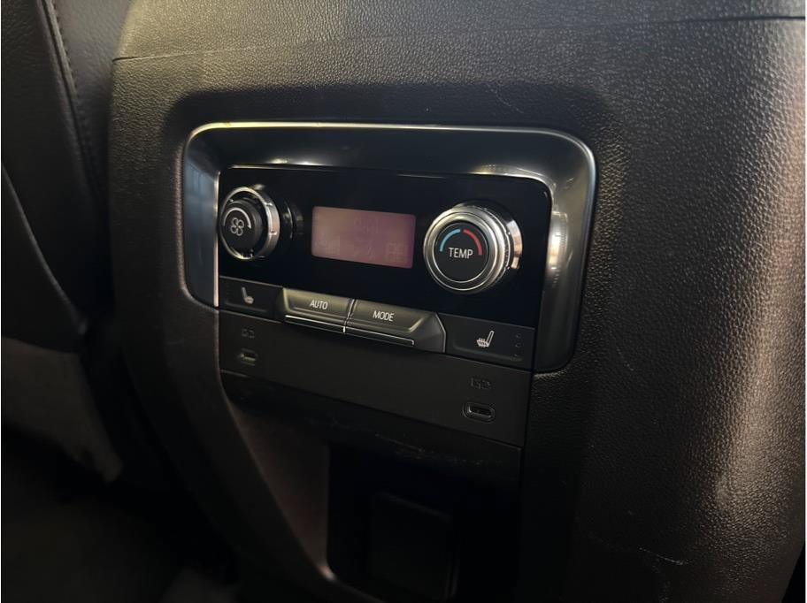 Used 2025 GMC Yukon Denali AWD/4WD image 49