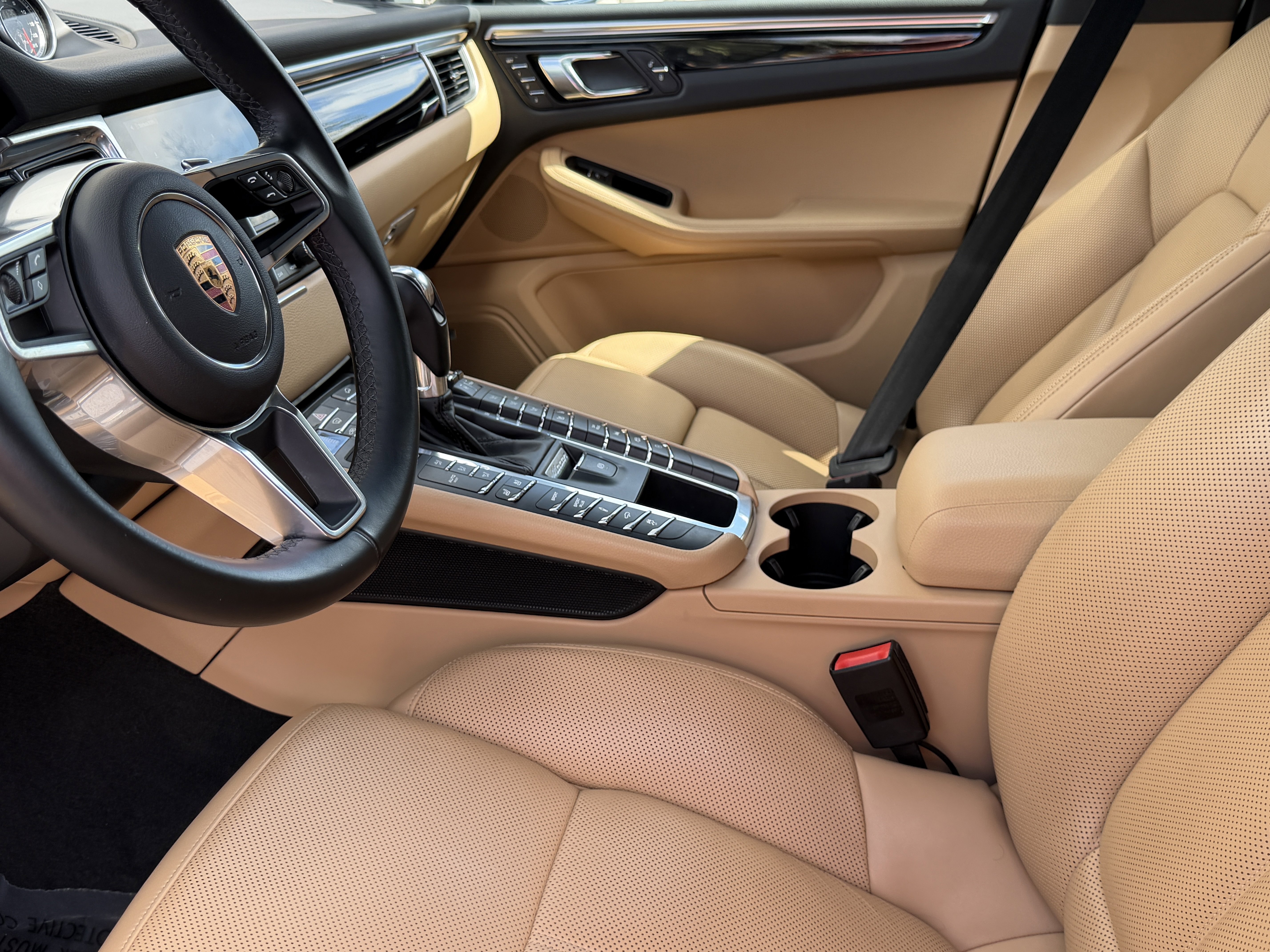 Certified 2018 Porsche Macan Sport Edition image 4