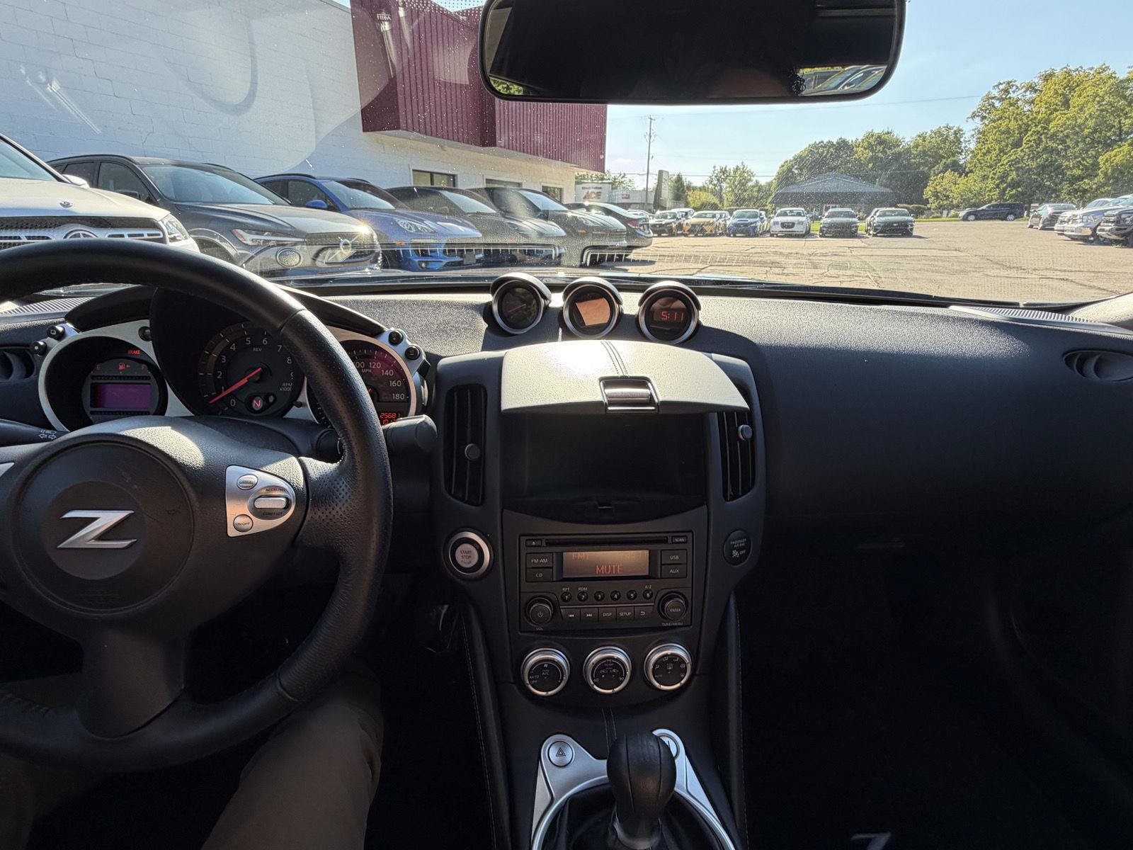 Used 2017 Nissan 370Z Coupe RWD image 19