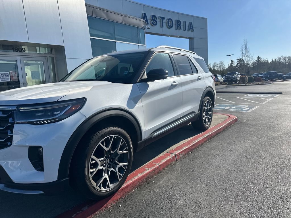 Used 2025 Ford Explorer Platinum w/ Ultimate Package AWD/4WD image 8