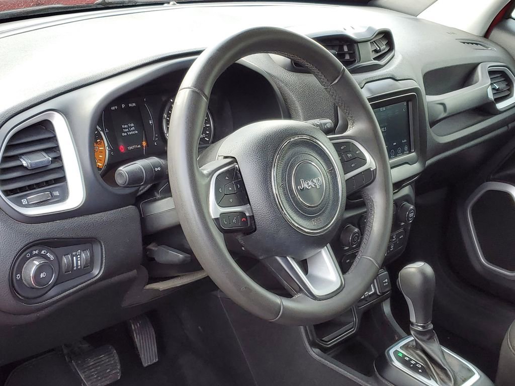 Used 2018 Jeep Renegade Latitude w/ Popular Equipment Group FWD image 11