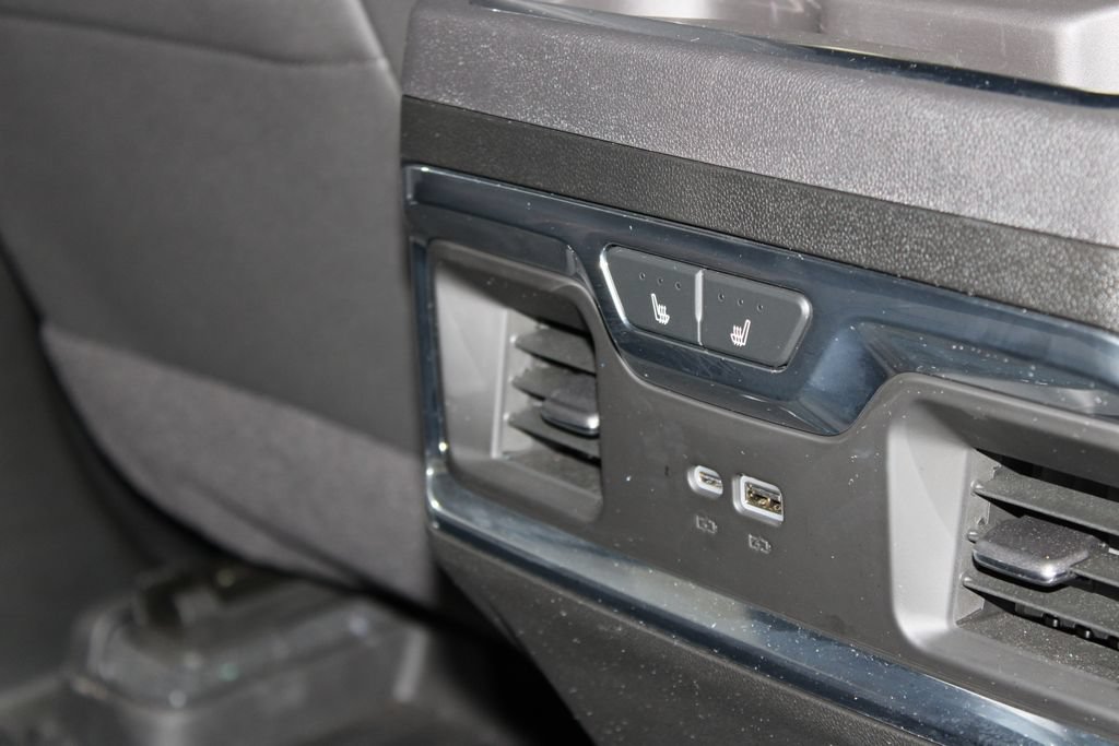 Used 2025 Chevrolet Silverado 1500 High Country w/ High Country Premium Package AWD/4WD image 34