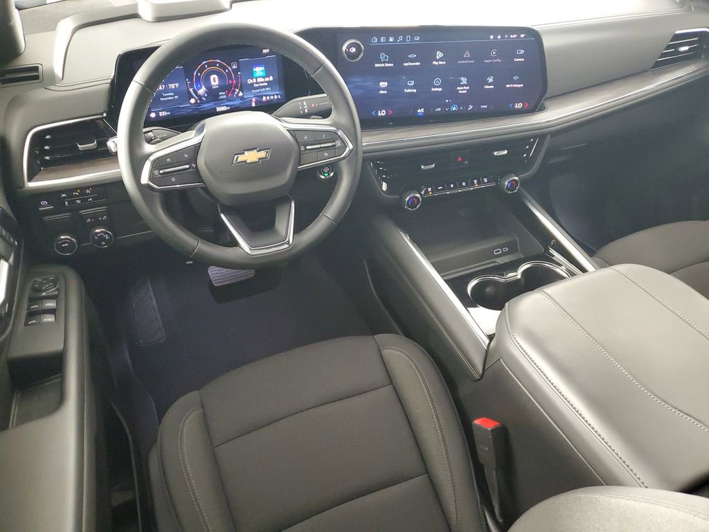 Used 2025 Chevrolet Suburban LS image 16