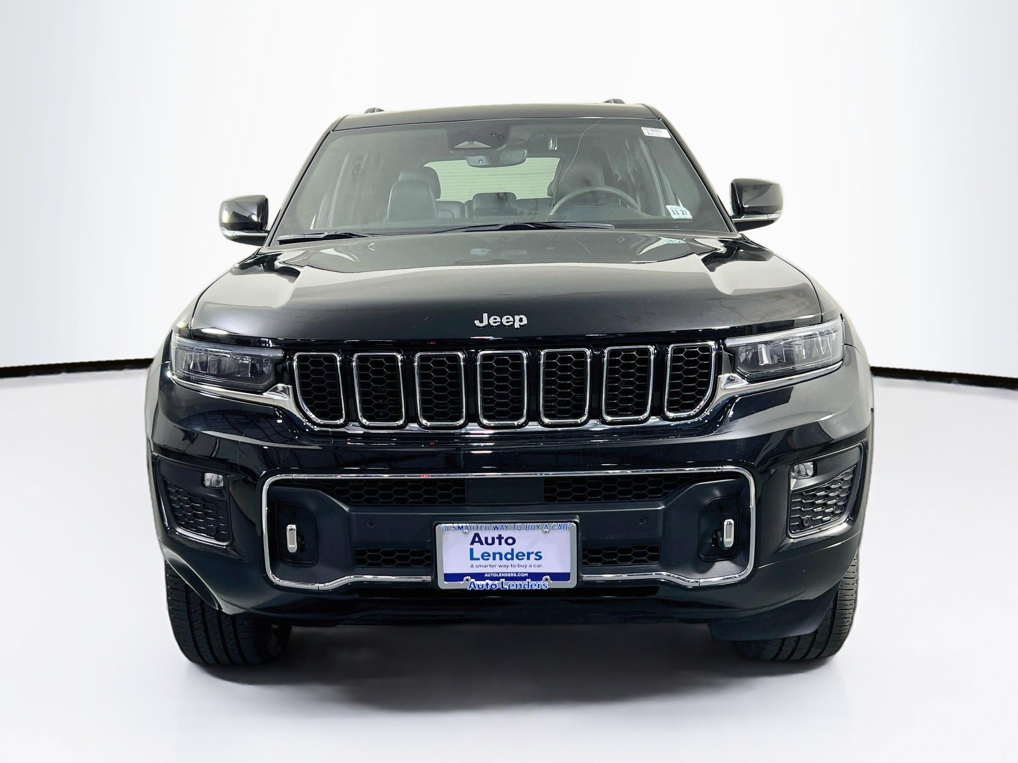 Used 2023 Jeep Grand Cherokee Overland AWD/4WD image 2