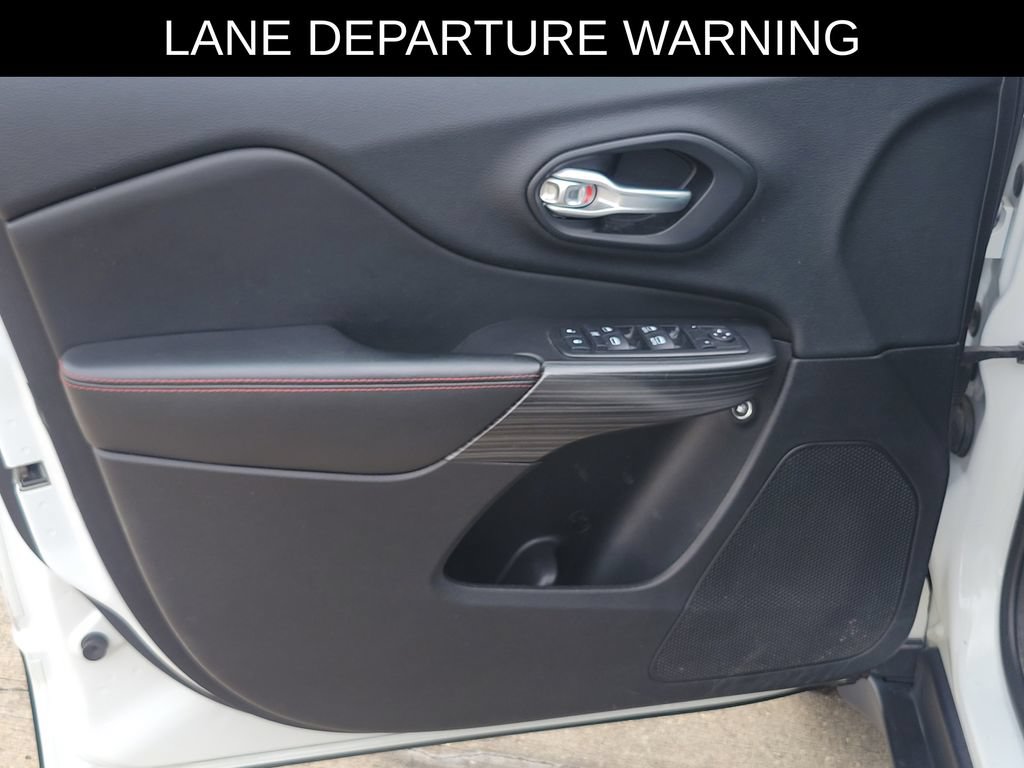 Used 2015 Jeep Cherokee Trailhawk w/ Comfort/Convenience Group AWD/4WD image 19