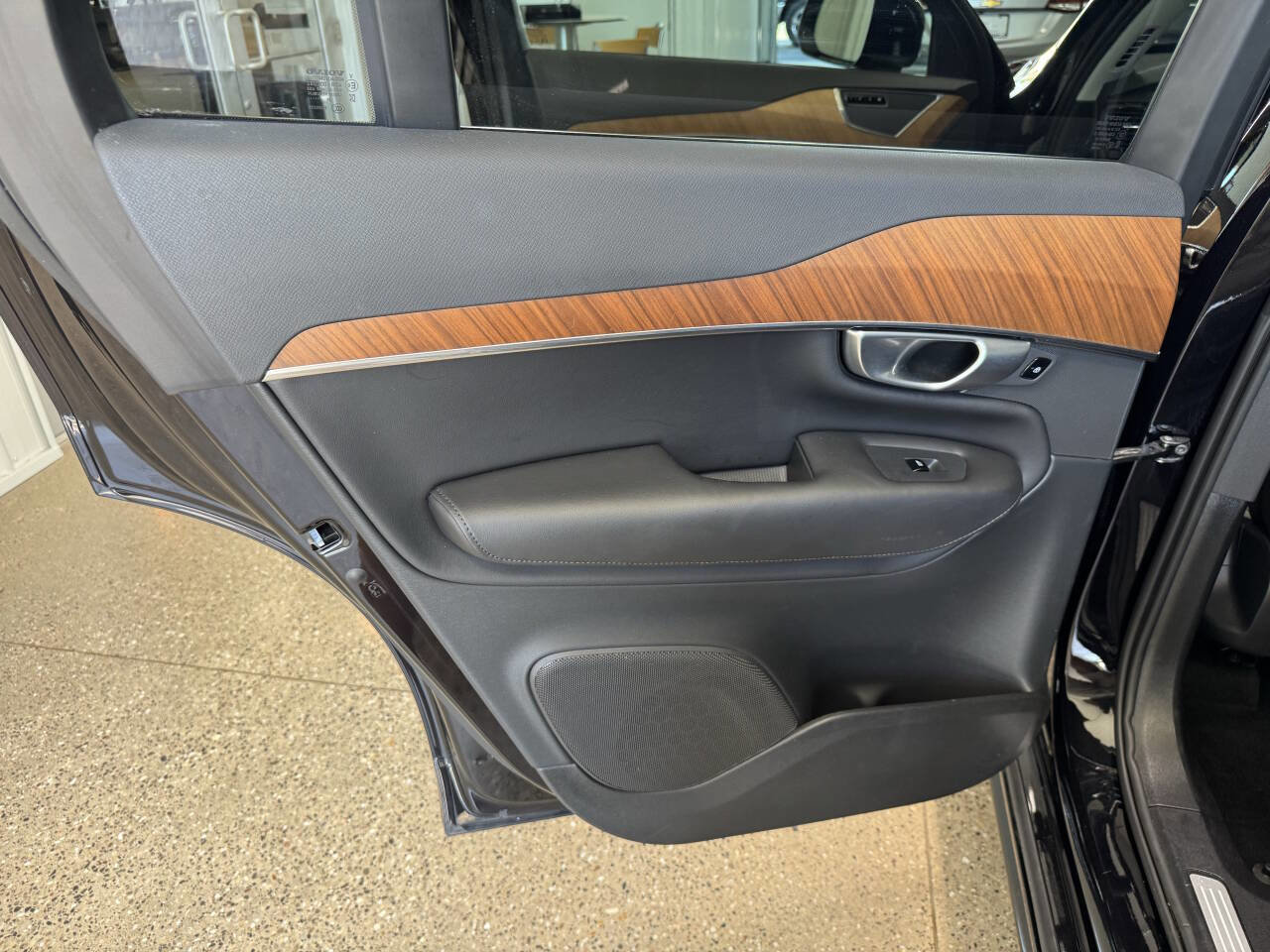 Used 2024 Volvo XC90 B6 Core w/ Protection Package Premier image 30