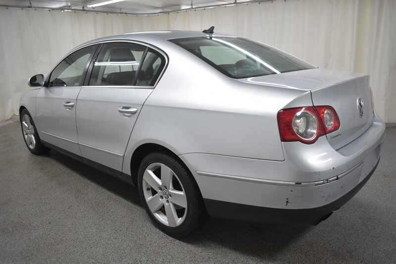 Used 2007 Volkswagen Passat 2.0T FWD image 4