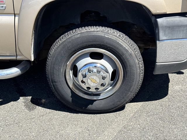 Used 2004 Chevrolet Silverado 3500 LS w/ Heavy-Duty Power Package AWD/4WD image 7