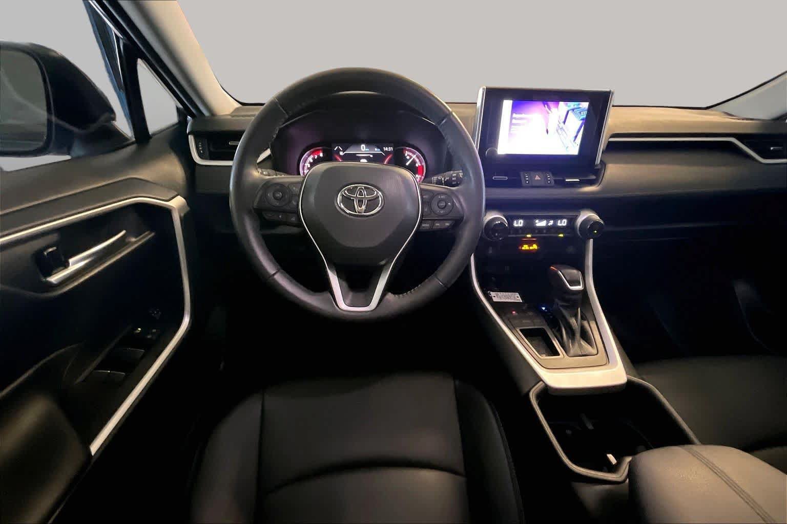 Used 2023 Toyota RAV4 XLE Premium FWD image 5