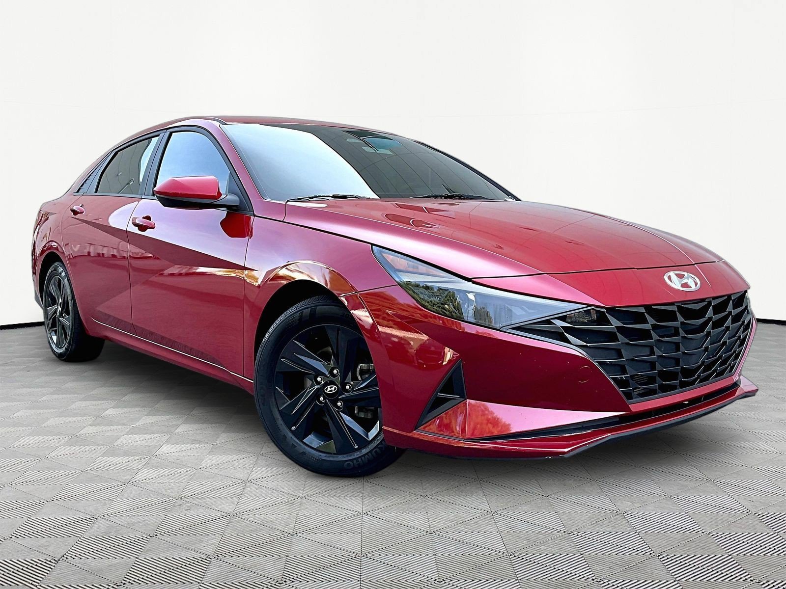Used 2023 Hyundai Elantra SEL w/ Cargo Package FWD image 3