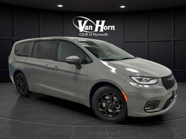 Used 2023 Chrysler Pacifica Touring-L w/ S Appearance Package FWD image 1