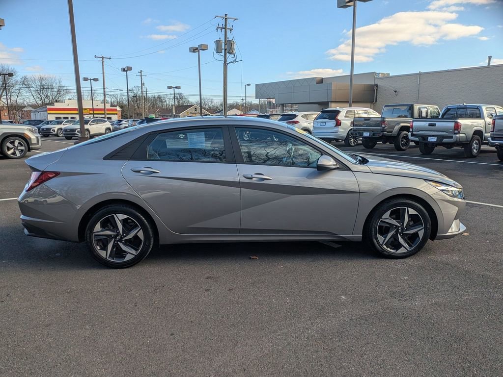 Certified 2023 Hyundai Elantra SEL w/ Convenience Package image 4