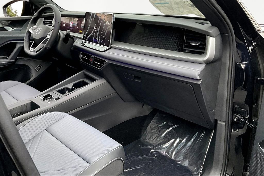 New 2026 Volkswagen Tiguan SE R-Line image 25