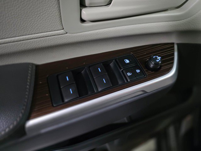 Used 2023 Toyota Sienna LE image 33