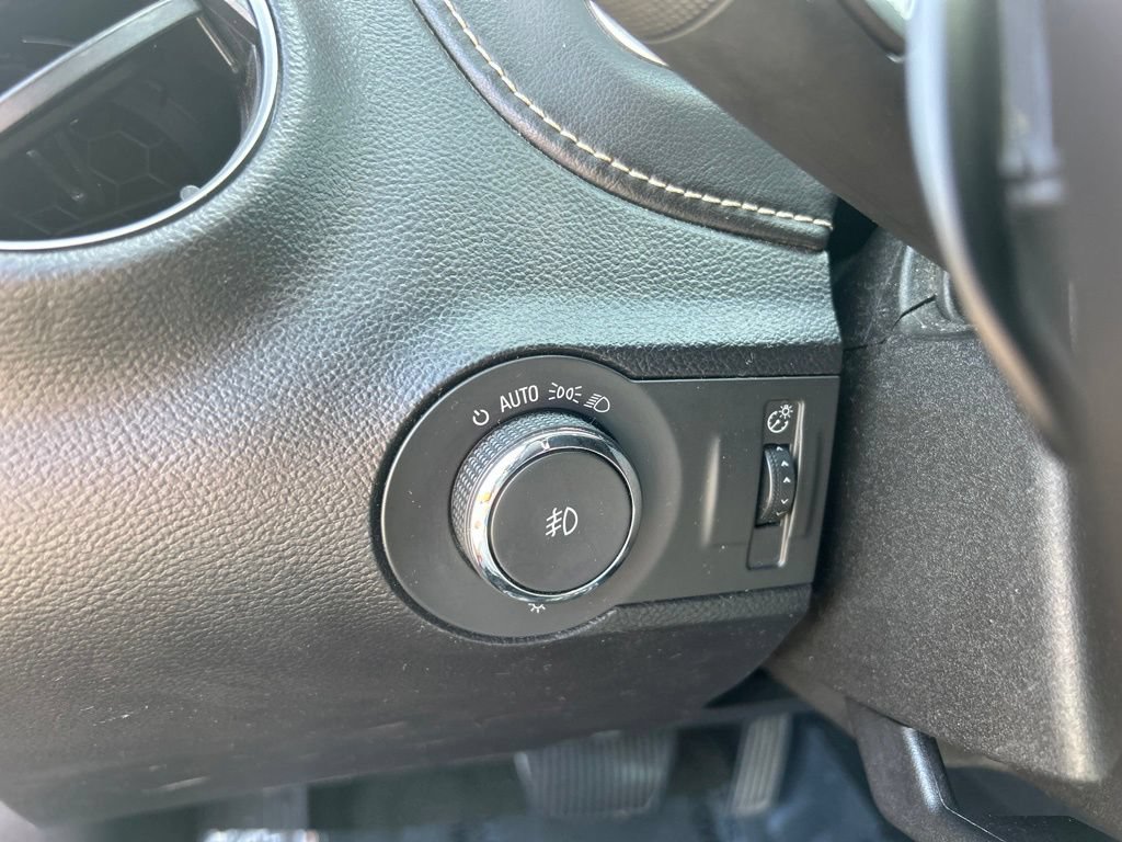 Used 2015 Chevrolet Camaro LT RWD image 18