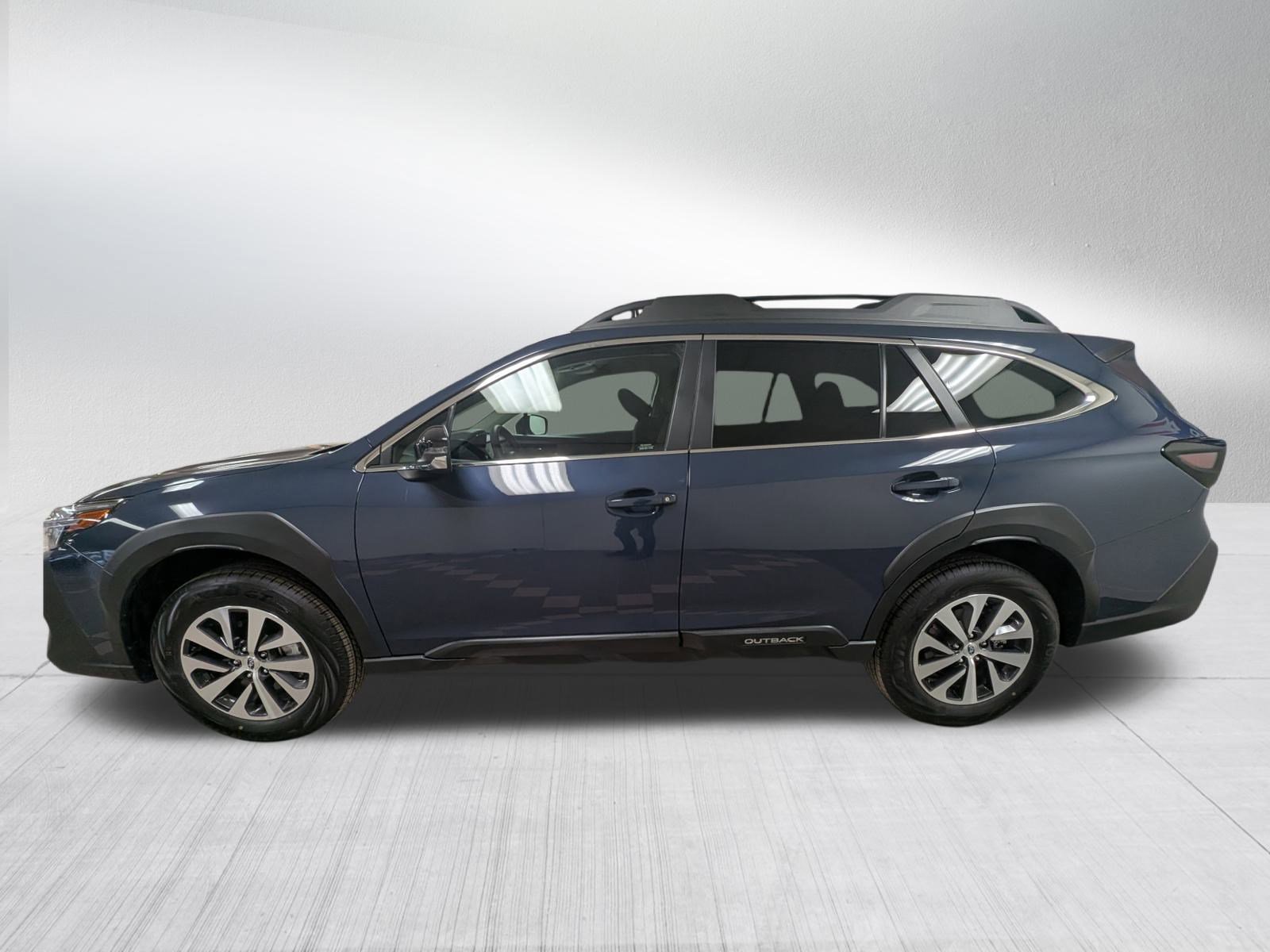 Used 2025 Subaru Outback Premium image 2