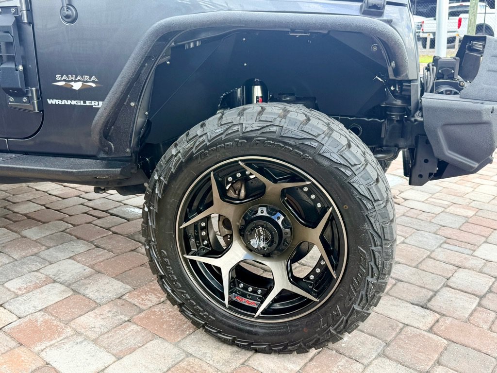 Used 2018 Jeep Wrangler Sahara w/ Connectivity Group AWD/4WD image 23
