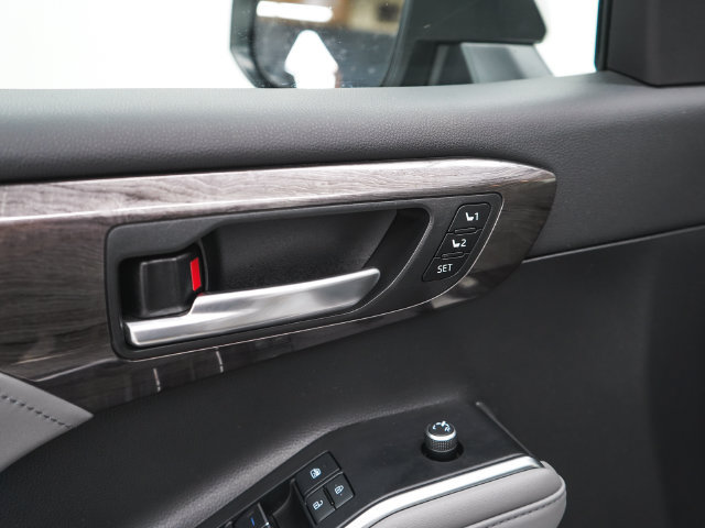 Used 2021 Toyota Highlander Platinum AWD/4WD image 11