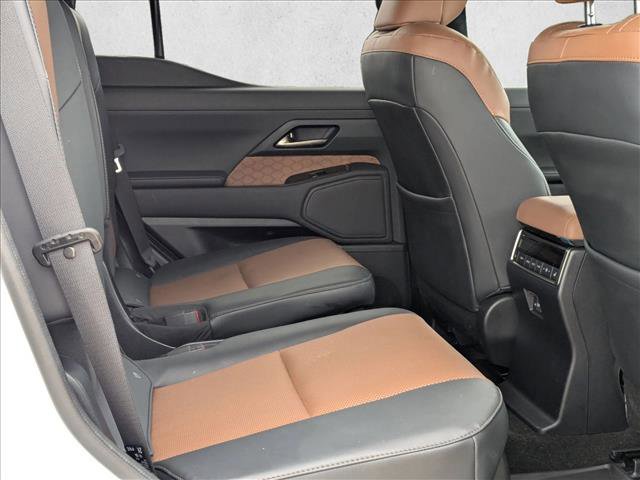 Used 2024 Lexus GX 550 w/ Accessory Package (Z1) AWD/4WD image 22