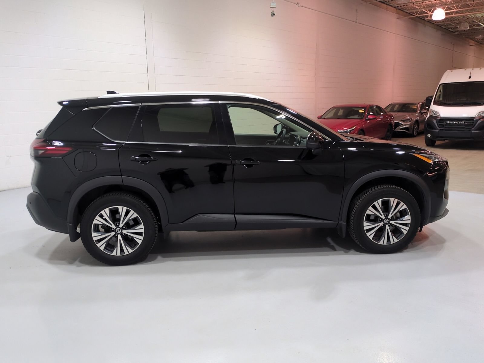 Used 2021 Nissan Rogue SV w/ Premium Package AWD/4WD image 2