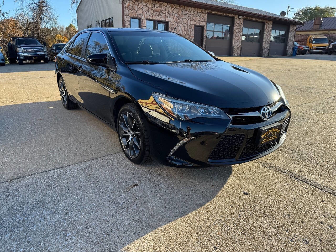 Used 2015 Toyota Camry XSE image 3