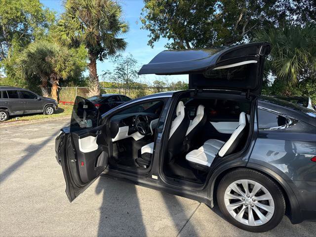 Used 2018 Tesla Model X 100D image 11