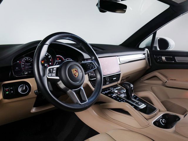 Certified 2023 Porsche Cayenne Platinum Edition image 4