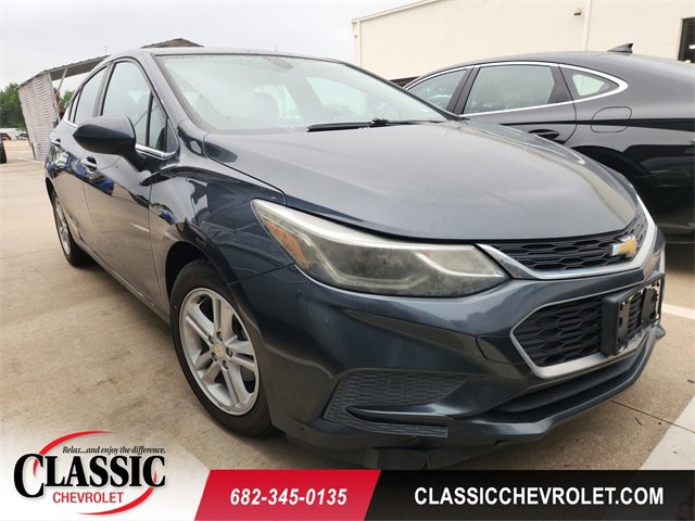 Used 2017 Chevrolet Cruze LT w/ Convenience Package FWD image 1