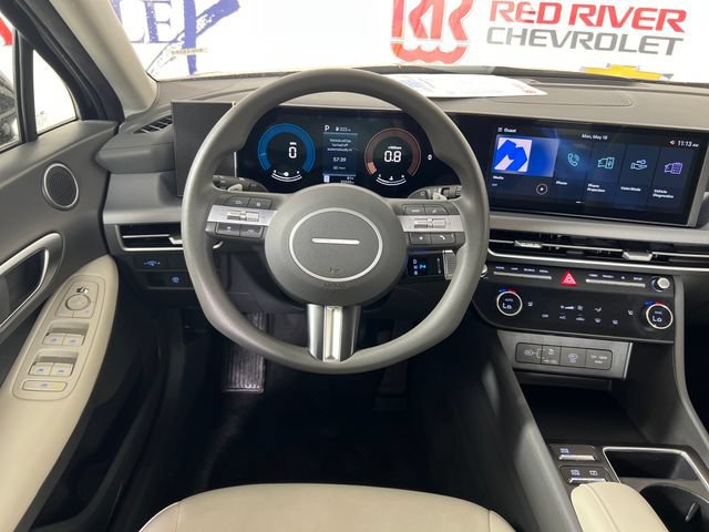 Used 2025 Hyundai Sonata SEL FWD image 13