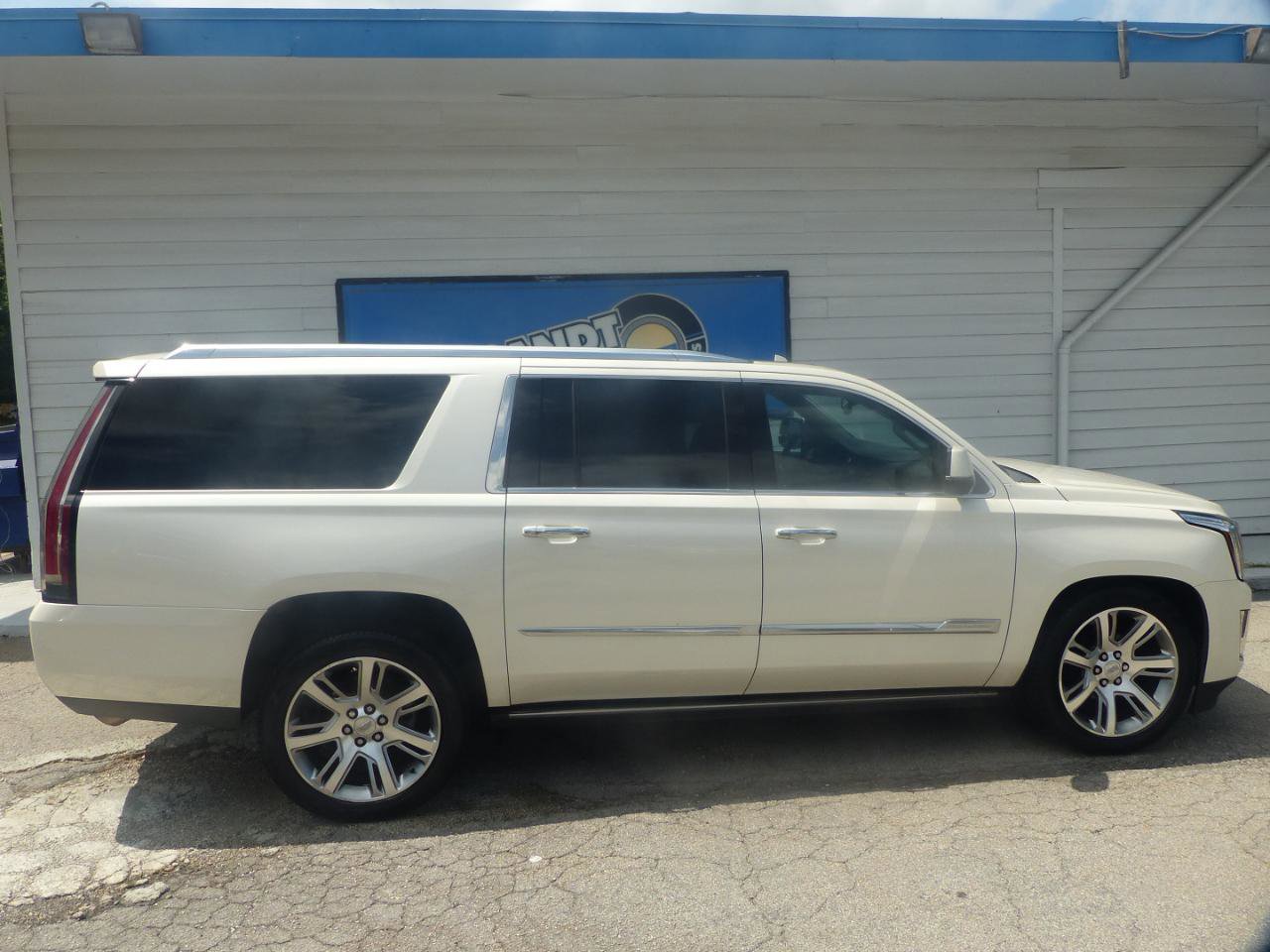 Used 2015 Cadillac Escalade ESV Premium AWD/4WD image 27