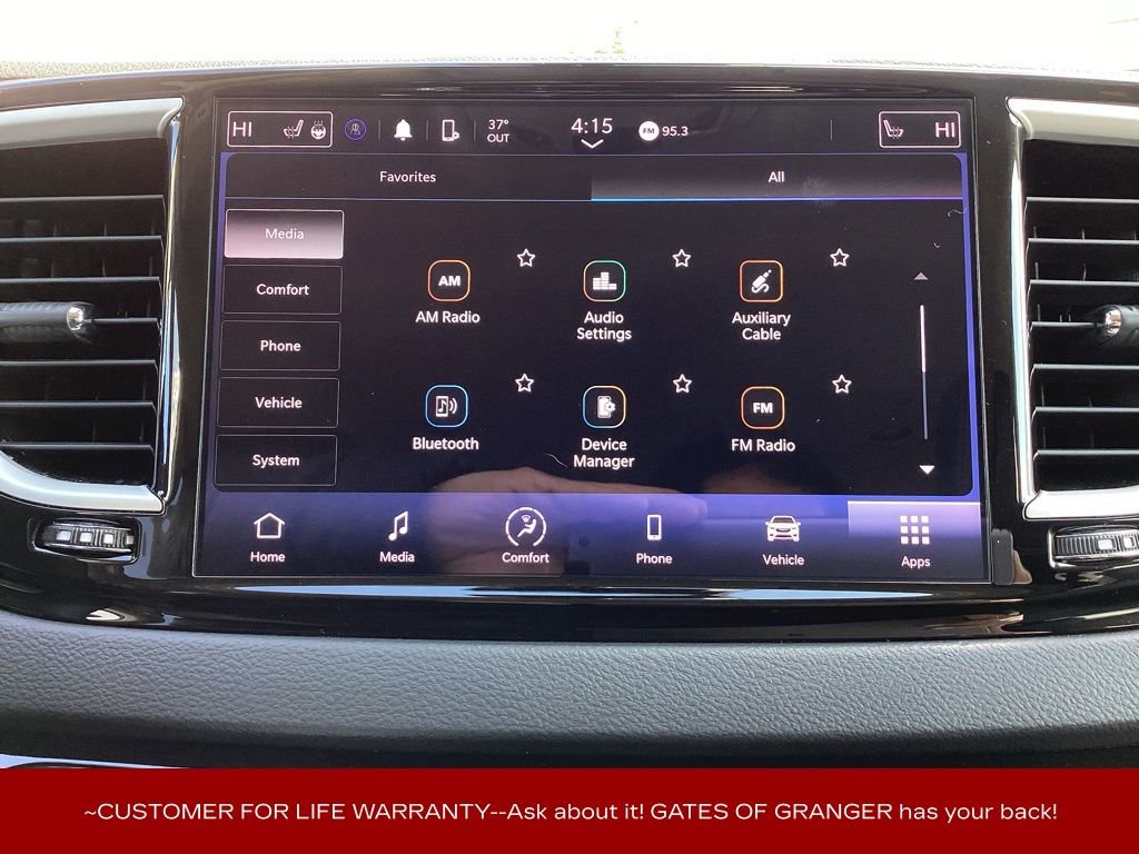 Used 2023 Chrysler Pacifica Touring-L FWD image 4