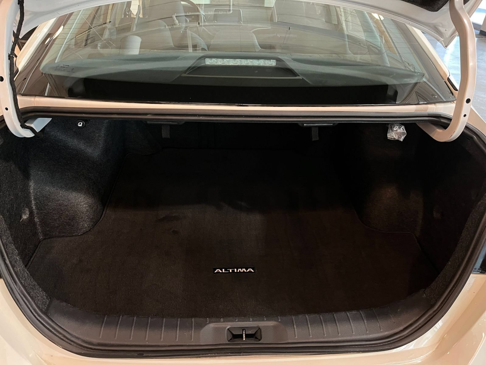 Used 2025 Nissan Altima 2.5 SV FWD image 31