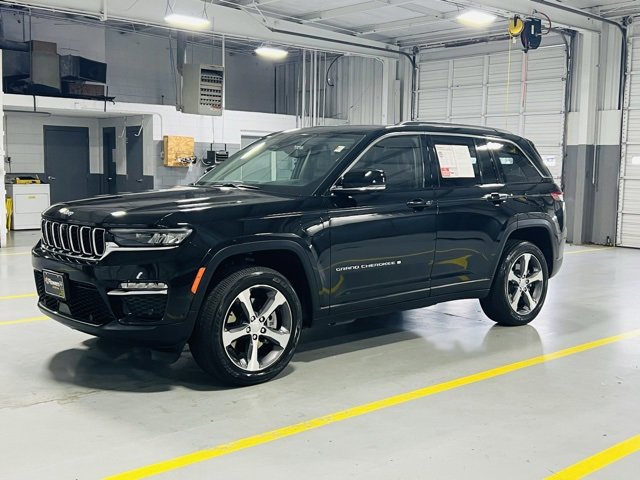Used 2023 Jeep Grand Cherokee 4WD 4xe w/ Luxury Tech Group II image 18