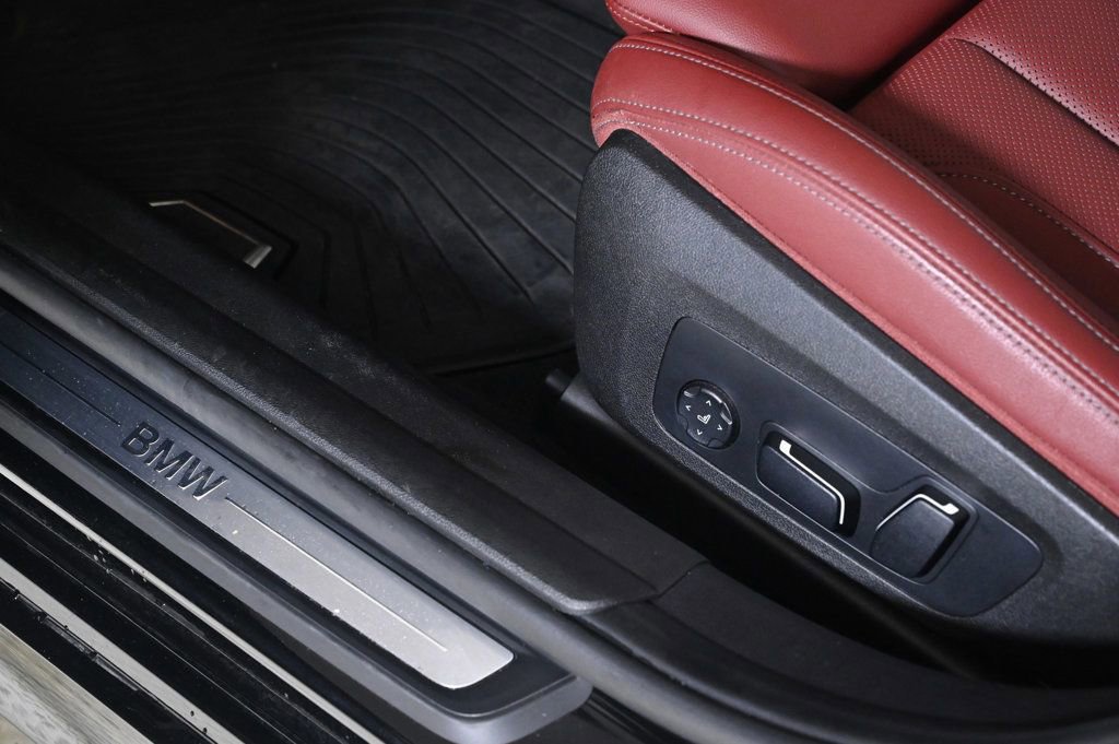 Used 2025 BMW 330i Sedan w/ Convenience Package image 20