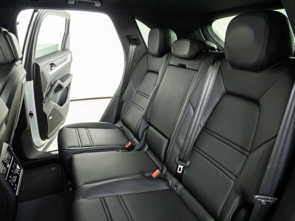 New 2026 Porsche Cayenne S AWD/4WD image 22