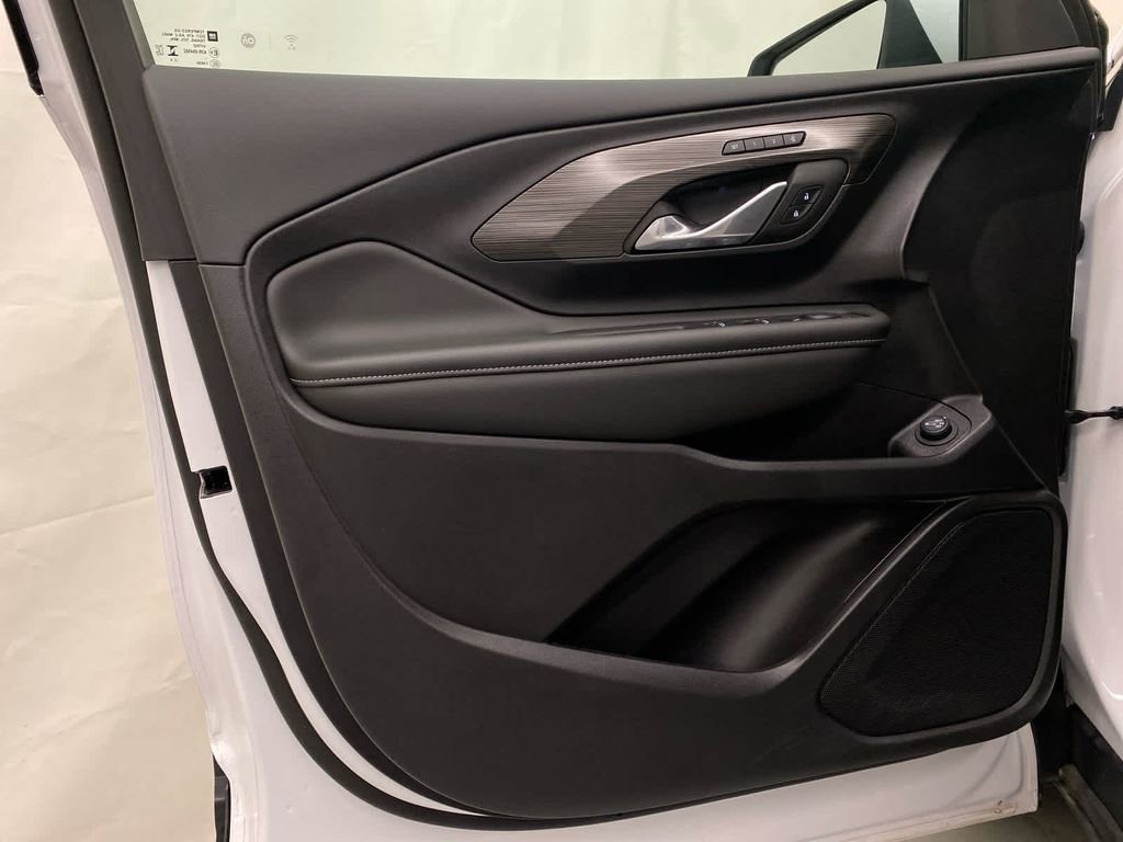 Used 2024 GMC Terrain SLT image 10