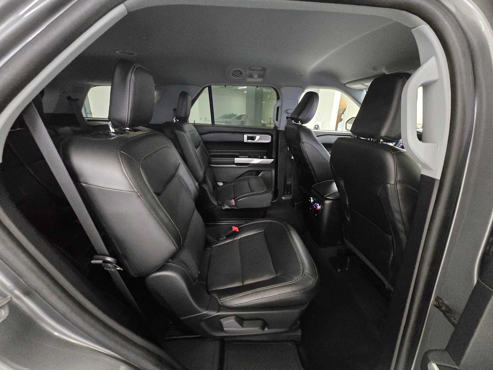 Used 2022 Ford Explorer Limited w/ Hybrid Equipment Group 310A RWD image 12